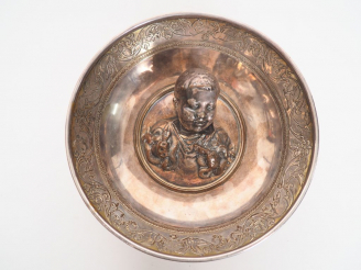 Vente aux enchères Maison CHRISTOFLE et Cie. Coupe sur talon en métal argenté. Fac similé