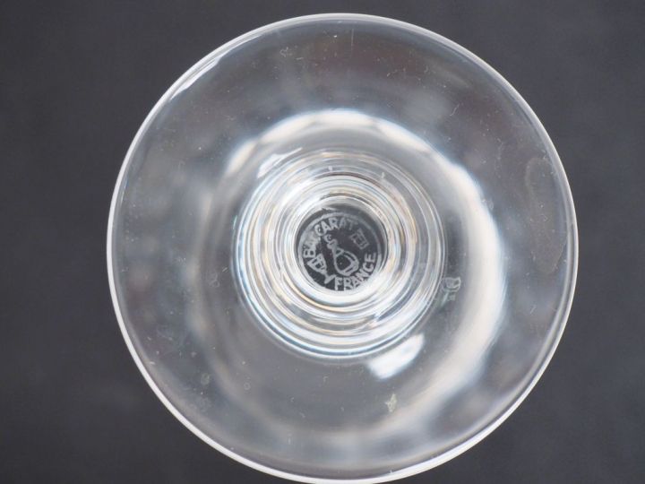 BACCARAT. Partie de service de verres en cristal à décor de palmettes.