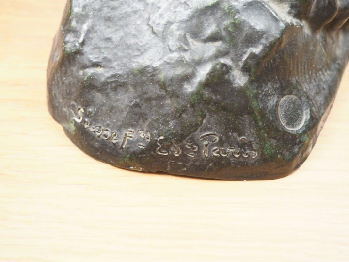 MUGUET. "Le héros". Sculpture en bronze à patine verte. Signée, fonte 