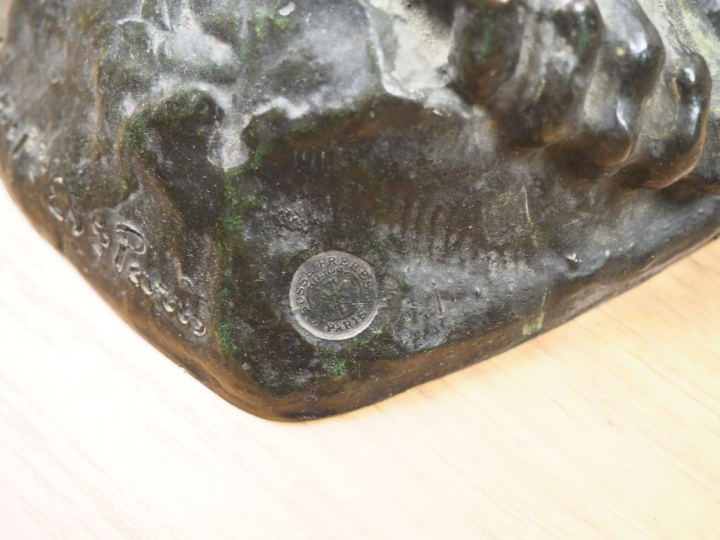 MUGUET. "Le héros". Sculpture en bronze à patine verte. Signée, fonte 