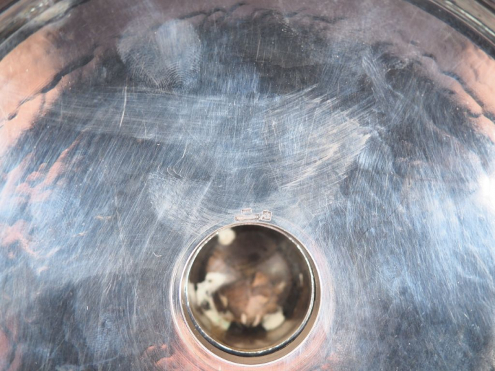 Luc LANEL ET CHRISTOFLE. Coupe sur pied en métal argenté à décor marte