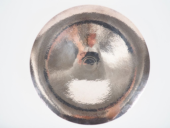 Luc LANEL ET CHRISTOFLE. Coupe sur pied en métal argenté à décor marte