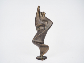 Vente aux enchères Ecole française XXème. "Personnage stylisé". Sujet en bronze. Signé H.