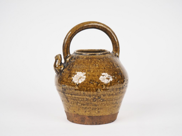 Chevrette XIXème en terre vernissée. H. 24 cm. (Petite égrenure au bec