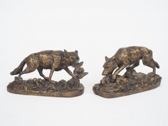 Vente aux enchères Ecole française XIXème. "Loups". Paire de sujets en bronze à patine br