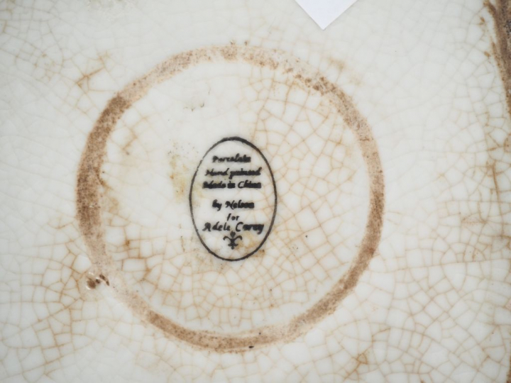 Boîte couverte de style Extreme Orient en porcelaine polychrome et reh