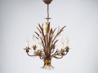 Vente aux enchères Lustre et paire d'appliques en tôle dorée à décor d'épis de blés. Ecla