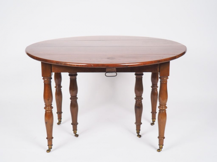 Table de salle à manger XIXe en acajou modèle à allonges, 6 pieds "jac