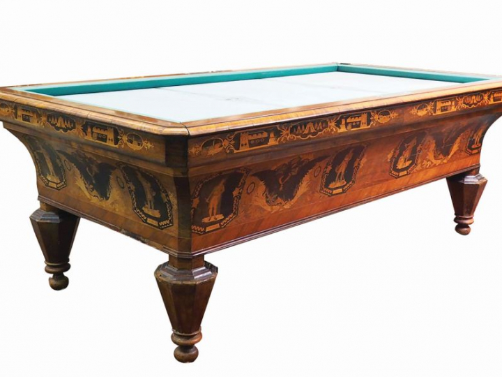 Billard Charles X en marqueterie représentant des Maréchaux d'Empire d