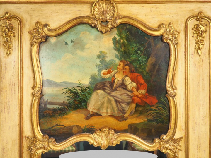 Trumeau de style Louis XV en bois laqué blanc, sculpté et doré, à déco