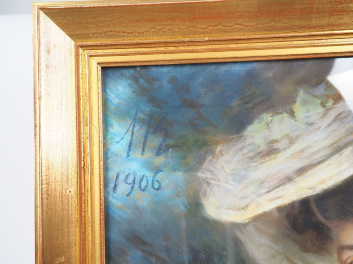 Marthe de PESLOUAN. "Portrait d'élégante au chapeau". Pastel, signé en