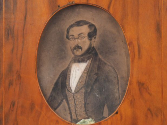 Vente aux enchères Ecole française XIXème. "Portrait d'Eugène Hilaire". Aquarelle. Dim. 1