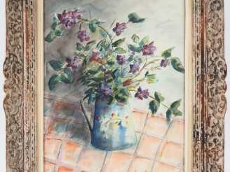 Vente aux enchères Fernand ROUX.  "Bouquet de fleurs violettes dans une carafe". Aquarell