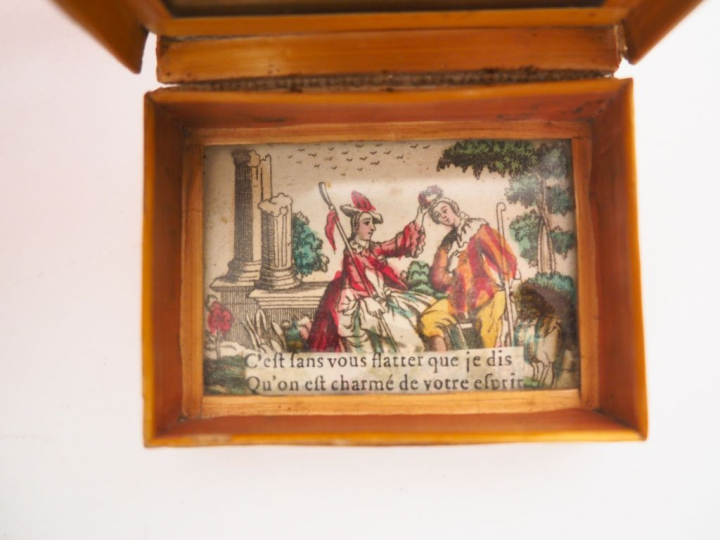 Boîte à message fin XVIIIème en marqueterie de paille, couvercle dégag
