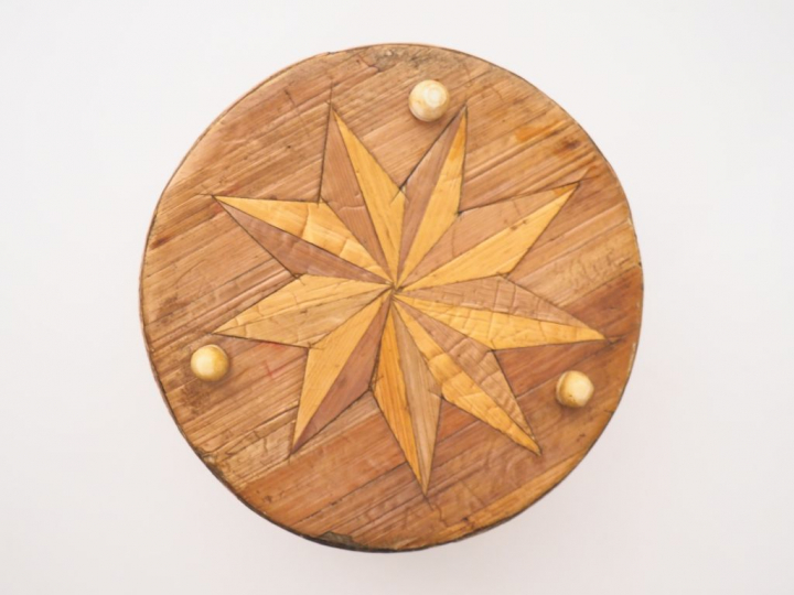 Etui cylindrique fin XVIIIème - début XIXème en marqueterie de paille 
