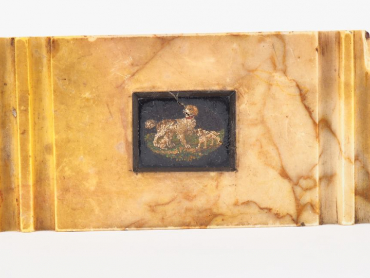 Presse papier fin XIXème - début Xxème en marbre beige et micro-mosaïq