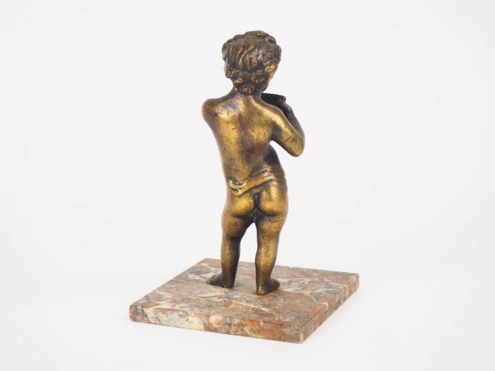 Sujet XVIIIème en bronze "amour à la flute de pan". H : 14,5 cm. (socl