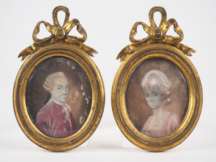 Paire de miniatures Louis XVI, "couple de personnages", dans leur cadr