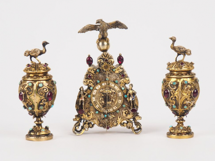 Garniture miniature Restauration de style néogothique en vermeil et ca