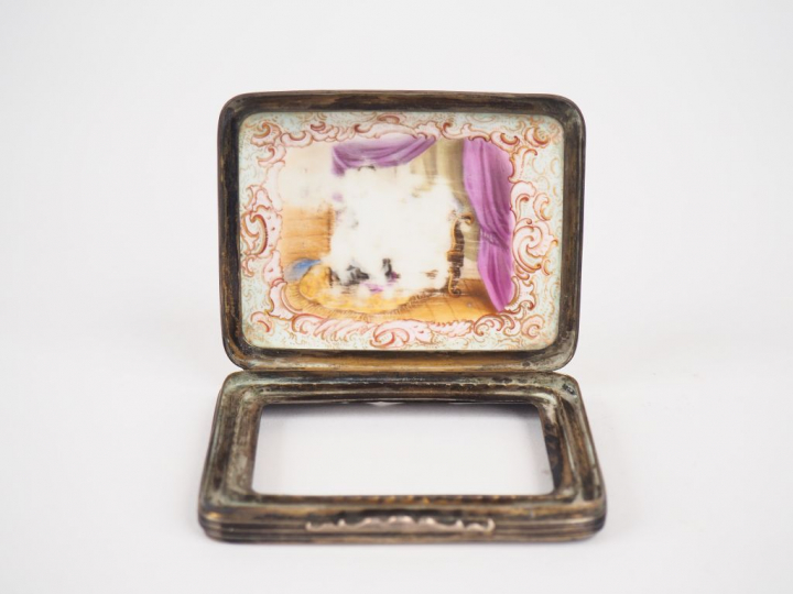 Couvercle de boîte à tabac fin XVIIIème - début XIXème en porcelaine à