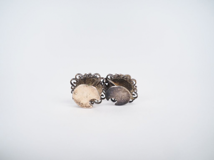 Paire de boutons de col 1900 en métal argenté et micromosaïque à décor