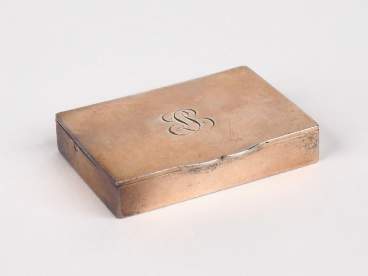 Boîte à pilules en vermeil, monogramme Poinçon minerve. Poids : 48 g D
