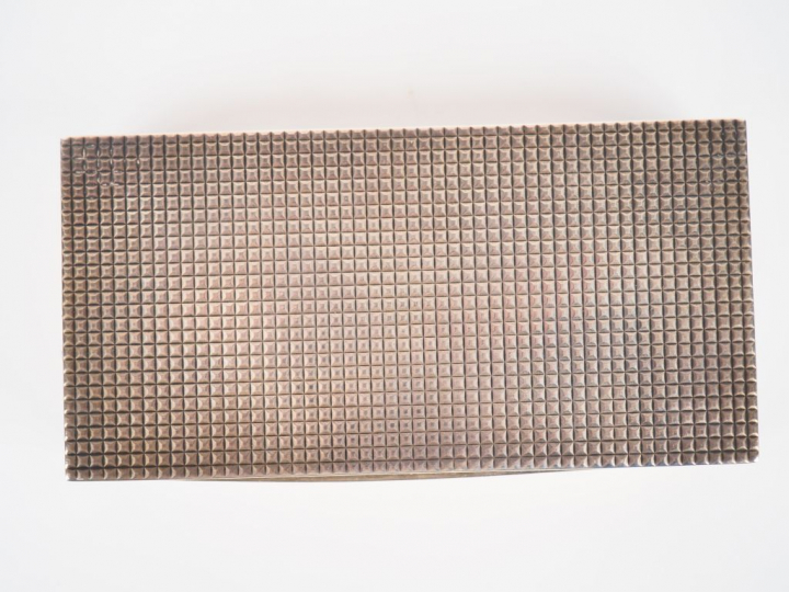 Boite à cigarettes en argent, poinçon Minerve, à décor sur le couvercl