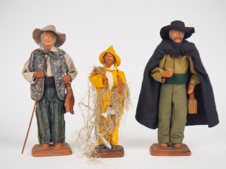 Vente aux enchères 3 santons de Provence modernes en terre cuite figurant deux paysans et