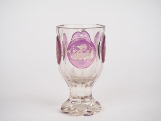 Vente aux enchères Verre à pied XIXème en cristal de bohème à décor gravé de fleurs et de