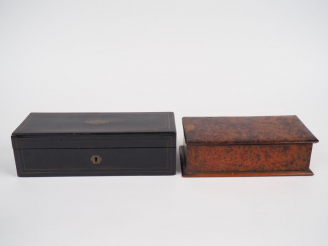 Vente aux enchères Boîte à gants Napoléon III en marqueterie Boulle. Dim.8,5 x 28,2 x 10,