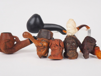 Vente aux enchères 7 pipes en bois sculpté dont une en écume de mer et 6 figurant des vis