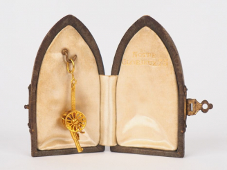 Vente aux enchères Souvernir de la guerre 14 - 18 "notre glorieux 75" figurant un canon e