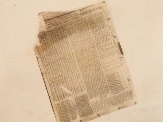 Vente aux enchères Courrier de pigeon voyageur. Dim. 3,5 x 4,5 cm.