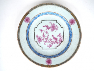 Vente aux enchères Assiette XIXème en porcelaine de style extrême-orient à décor en camaî