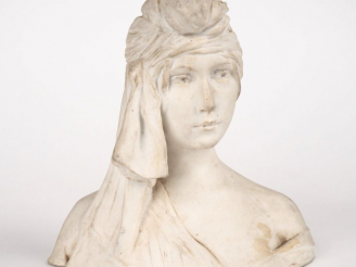 Vente aux enchères Léopold SAVINE. "Buste de jeune fille". Sujet en biscuit de Sèvres. Si
