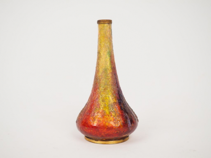 	BONNAUD.  Soliflore 1900 en émail. Signé et daté 1906.  H. 9 cm