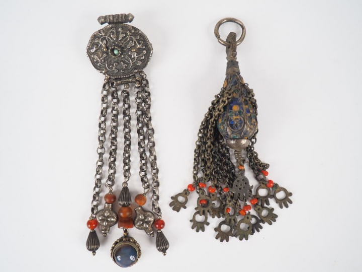 Broche et pendentif Afrique du nord en métal argenté ou argent bas-tit