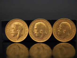 Vente aux enchères Trois Souverain or, Georges V, 1911 (x2) et 1913.   