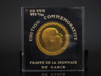 Vente aux enchères 	Médaille commémorative du Général de Gaulle en or. Frappée par la Mon