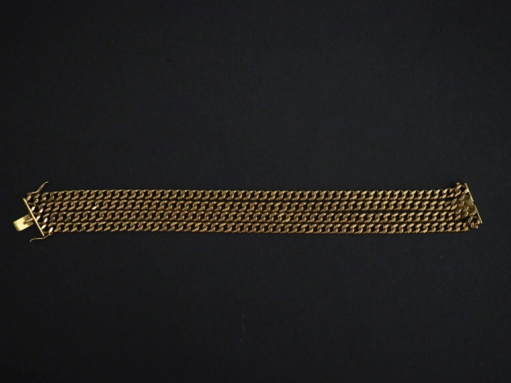 Bracelet manchette quatre rangs en or jaune, maille souple gourmette. 