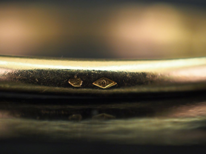 Bracelet jonc en or jaune.  Diam. 6,3 cm Poids. 19,56 g   