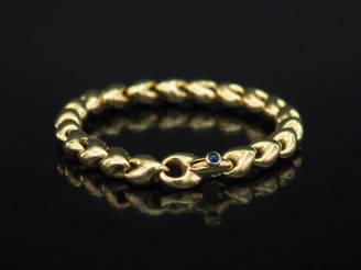 Vente aux enchères Bracelet articulé en or jaune, maille fantaisie.  Fermoir serti d'une 