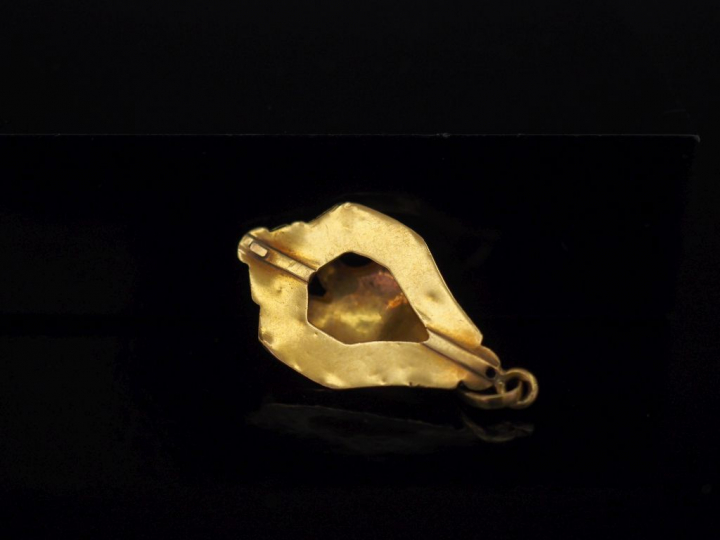 Petit pendentif Napoléon III en or jaune, à décor en son centre d'une 