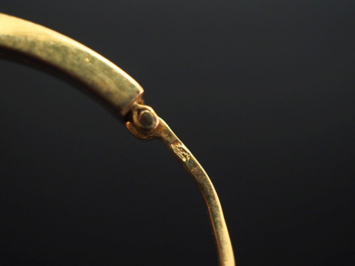 Ensemble de créoles dépareillées en or jaune.  Poids. 4,30 g (accident