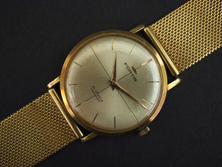 FORTIS Montre bracelet d'homme, boitier et bracelet en or jaune.  Cadr