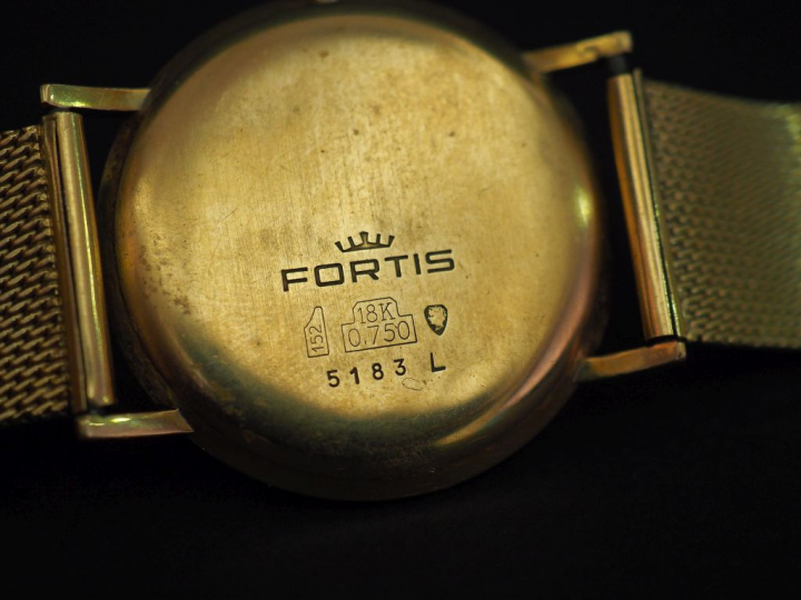 FORTIS Montre bracelet d'homme, boitier et bracelet en or jaune.  Cadr
