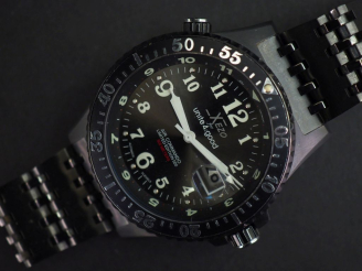 Vente aux enchères XEZO, Air Commando Montre bracelet d'homme en acier.  Cadran rond à ch