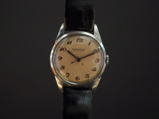 Vente aux enchères JAEGER LECOULTRE Montre bracelet en acier.  Cadran rond à chiffres ara