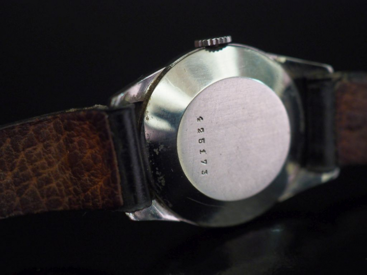 JAEGER LECOULTRE Montre bracelet en acier.  Cadran rond à chiffres ara