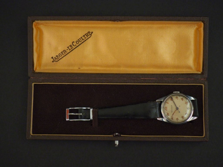 JAEGER LECOULTRE Montre bracelet en acier.  Cadran rond à chiffres ara